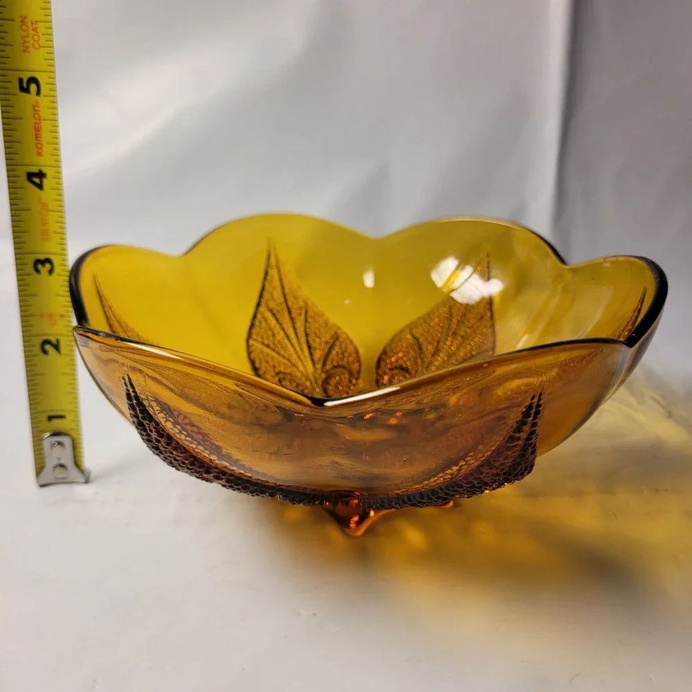 Indiana Glass Tiara Sandwich Leaf Bowl Amber Mid-Century Modern Scalloped 7 inch